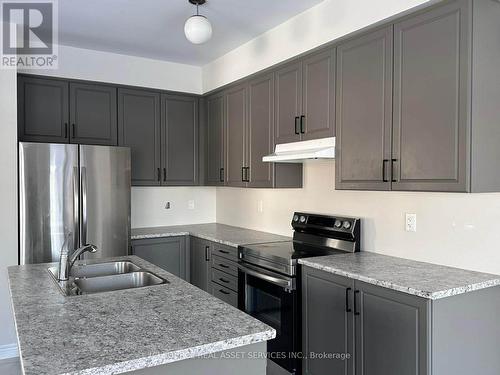 41 Bentgrass Drive, Welland, ON - Indoor Photo Showing Kitchen With Double Sink
