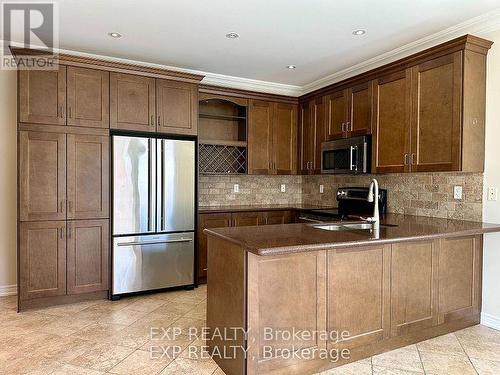 27 Butterwood Lane, Whitchurch-Stouffville (Stouffville), ON - Indoor Photo Showing Kitchen With Double Sink