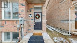 17 KAWNEER TERRACE  Toronto, ON M1P 0C3