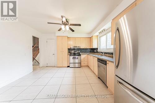 75 Stockdale Crescent, Richmond Hill, ON - Indoor Photo Showing Kitchen With Double Sink