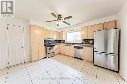 75 Stockdale Crescent, Richmond Hill, ON - Indoor Photo Showing Kitchen