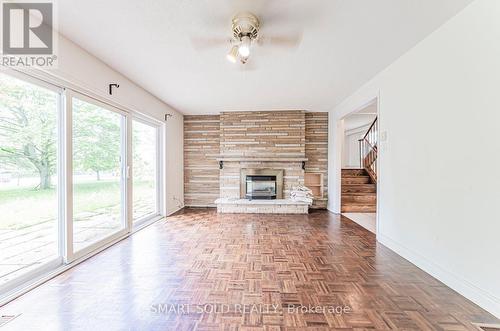 75 Stockdale Crescent, Richmond Hill, ON - Indoor Photo Showing Living Room With Fireplace