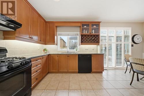 3098 Baron Drive, Mississauga, ON - Indoor Photo Showing Kitchen