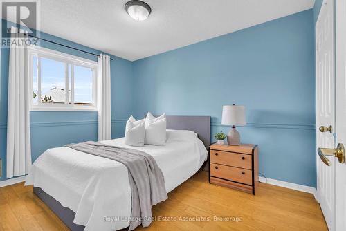 2543 Scarth Court, Mississauga, ON - Indoor Photo Showing Bedroom