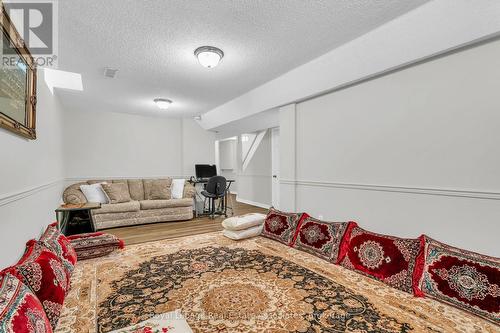 2543 Scarth Court, Mississauga, ON - Indoor Photo Showing Living Room