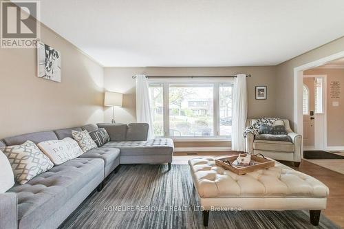 2557 Brasilia Circle, Mississauga, ON - Indoor Photo Showing Living Room