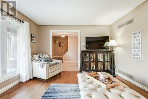 2557 Brasilia Circle, Mississauga, ON - Indoor Photo Showing Living Room