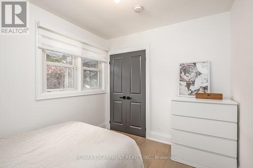 564 Maplehill Drive, Burlington, ON - Indoor Photo Showing Bedroom