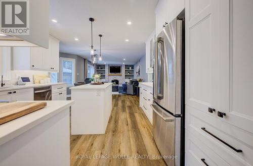 451 Knightsbridge Court, Waterloo, ON - Indoor Photo Showing Kitchen