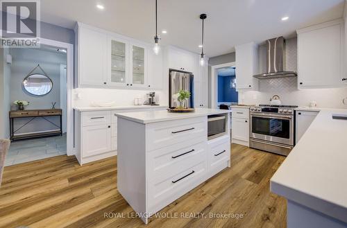 451 Knightsbridge Court, Waterloo, ON - Indoor Photo Showing Kitchen With Upgraded Kitchen