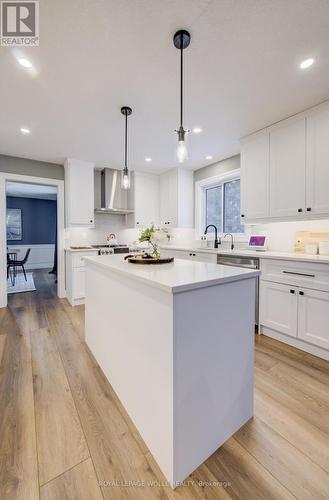 451 Knightsbridge Court, Waterloo, ON - Indoor Photo Showing Kitchen