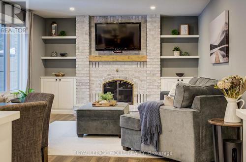 451 Knightsbridge Court, Waterloo, ON - Indoor Photo Showing Living Room With Fireplace