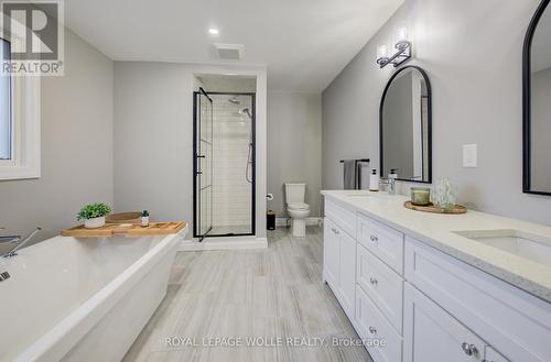 451 Knightsbridge Court, Waterloo, ON - Indoor Photo Showing Bathroom