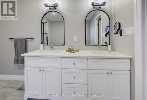 451 Knightsbridge Court, Waterloo, ON -  Photo Showing Bathroom