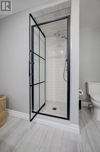 451 Knightsbridge Court, Waterloo, ON - Indoor Photo Showing Bathroom