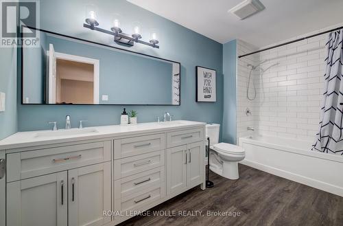 451 Knightsbridge Court, Waterloo, ON - Indoor Photo Showing Bathroom