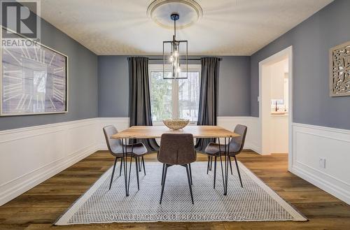 451 Knightsbridge Court, Waterloo, ON - Indoor Photo Showing Dining Room