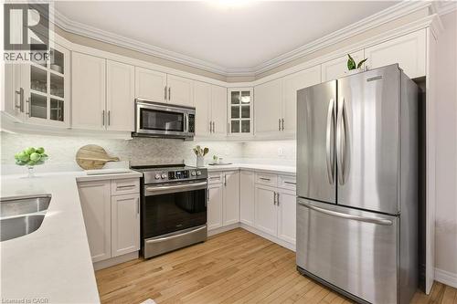 5205 Brada Crescent, Burlington, ON - Indoor Photo Showing Kitchen With Double Sink With Upgraded Kitchen