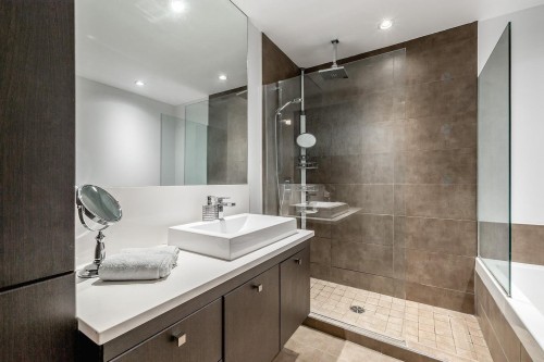 Master Bathroom - 611-901 Rue De La Commune E., Montréal (Ville-Marie), QC - Indoor Photo Showing Bathroom