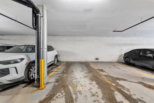 Garage - 205-191 Av. Brock S., Montréal-Ouest, QC - Indoor Photo Showing Garage