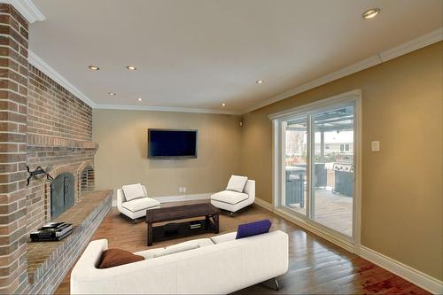 Salle familiale - 26 White Pine Drive, Beaconsfield, QC - Indoor With Fireplace
