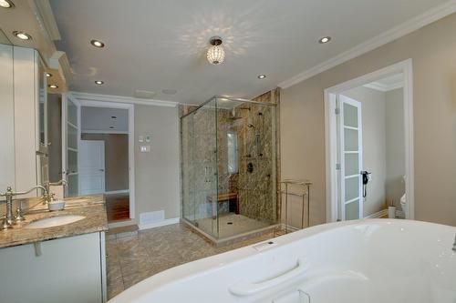 Salle de bains attenante à la CCP - 26 White Pine Drive, Beaconsfield, QC - Indoor Photo Showing Bathroom