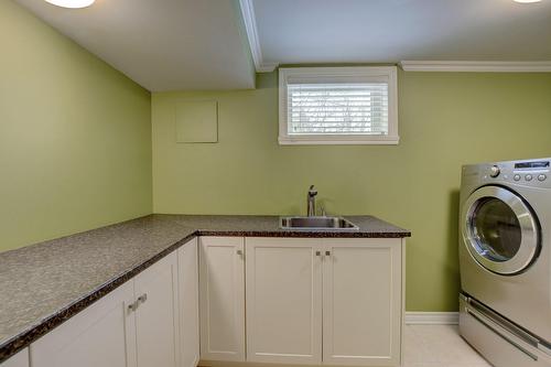 Salle de lavage - 26 White Pine Drive, Beaconsfield, QC - Indoor Photo Showing Laundry Room