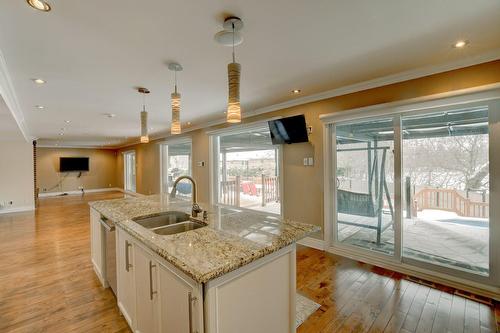 Cuisine - 26 White Pine Drive, Beaconsfield, QC - Indoor Photo Showing Kitchen With Double Sink