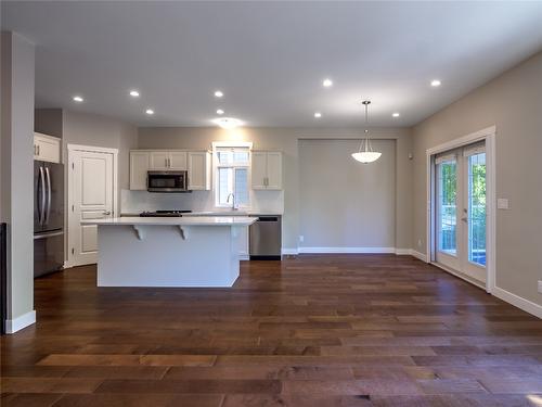 118-1675 Penticton Avenue, Penticton, BC - Indoor Photo Showing Kitchen