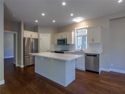 118-1675 Penticton Avenue, Penticton, BC - Indoor Photo Showing Kitchen With Upgraded Kitchen