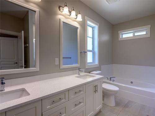 118-1675 Penticton Avenue, Penticton, BC - Indoor Photo Showing Bathroom