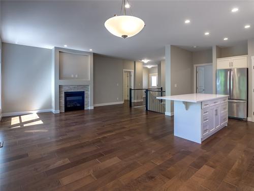 118-1675 Penticton Avenue, Penticton, BC - Indoor Photo Showing Kitchen With Upgraded Kitchen