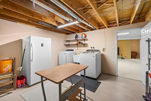 1625 Staple Crescent, Cranbrook, BC - Indoor Photo Showing Laundry Room