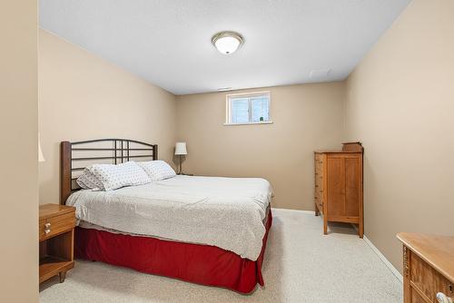 1625 Staple Crescent, Cranbrook, BC - Indoor Photo Showing Bedroom
