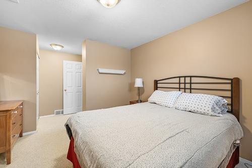 1625 Staple Crescent, Cranbrook, BC - Indoor Photo Showing Bedroom