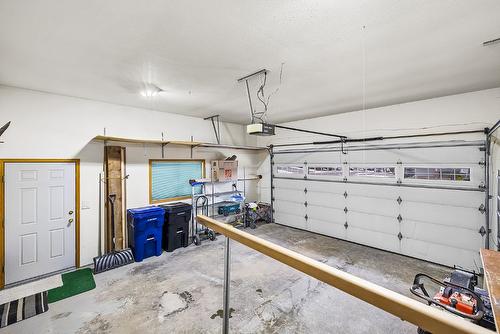 1625 Staple Crescent, Cranbrook, BC - Indoor Photo Showing Garage