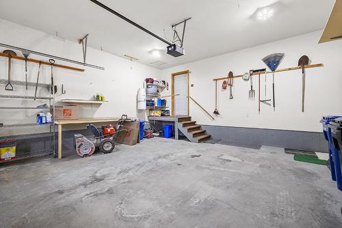 1625 Staple Crescent, Cranbrook, BC - Indoor Photo Showing Garage
