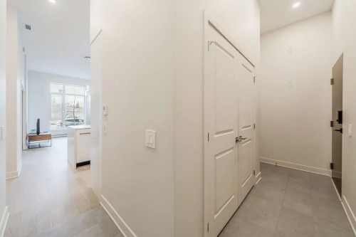 Mud Room - 101-3000 Boul. Thimens, Montréal (Saint-Laurent), QC - Indoor Photo Showing Other Room