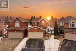 423 HEWITT CIRCLE  Newmarket, ON L3X 2L9