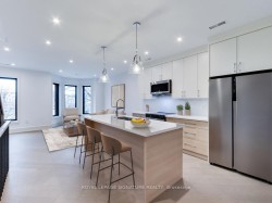 Upper-357 Dovercourt Road  Toronto, ON M6J 3E5