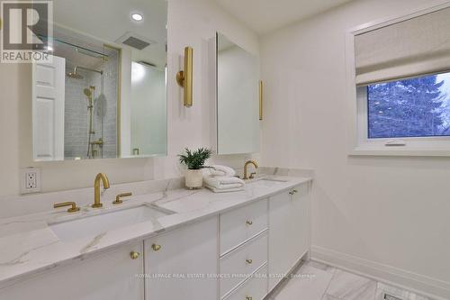 1863 Friar Tuck Court, Mississauga, ON - Indoor Photo Showing Bathroom