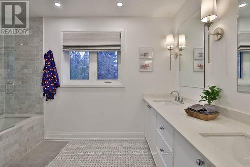 1863 Friar Tuck Court, Mississauga, ON - Indoor Photo Showing Bathroom