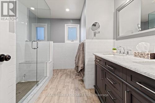 3182 Tania Crescent, Burlington, ON - Indoor Photo Showing Bathroom