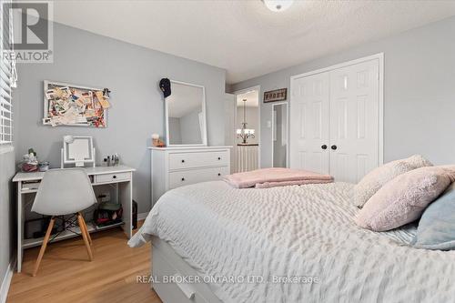 3182 Tania Crescent, Burlington, ON - Indoor Photo Showing Bedroom