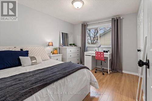 3182 Tania Crescent, Burlington, ON - Indoor Photo Showing Bedroom
