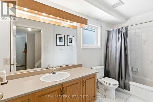 851 Rob Roy Avenue, Ottawa, ON - Indoor Photo Showing Bathroom