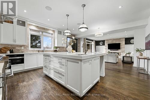 91 Shaughnessy Crescent, Ottawa, ON - Indoor Photo Showing Kitchen With Upgraded Kitchen