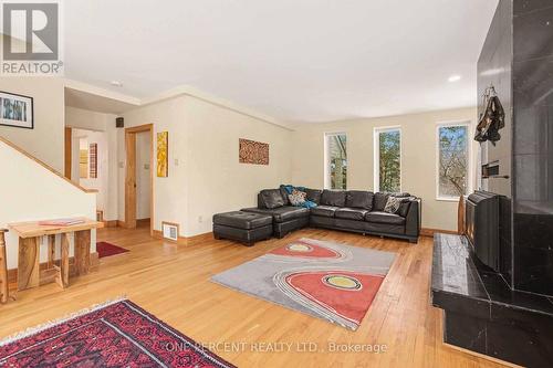 60 Pontiac Street, Ottawa, ON - Indoor Photo Showing Living Room
