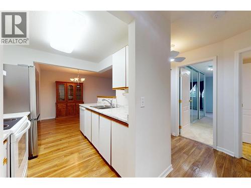 780 Houghton Road Unit# 201, Kelowna, BC - Indoor Photo Showing Kitchen