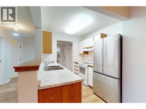 780 Houghton Road Unit# 201, Kelowna, BC - Indoor Photo Showing Kitchen With Double Sink